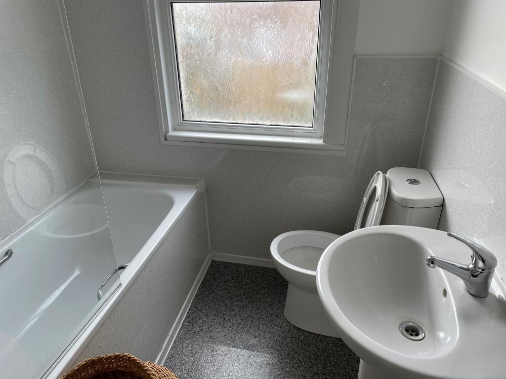Lot: 21 - COTTAGE FOR INVESTMENT OR OCCUPATION - white bathroom suite and WC
